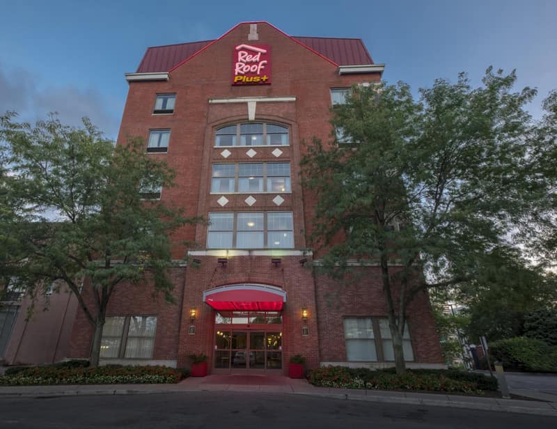 Red Roof Inn PLUS+ Columbus Downtown - Convention Center — building