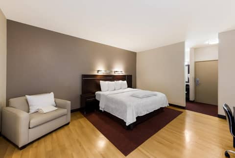 Red Roof Inn PLUS+ Columbus Downtown - Convention Center — photo 7