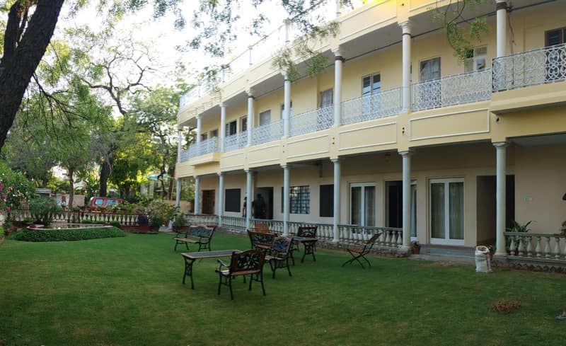 Hotel Jai Niwas — building