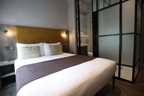 Euston Square Hotel — hotel room