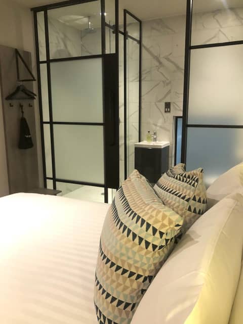 Euston Square Hotel — hotel room