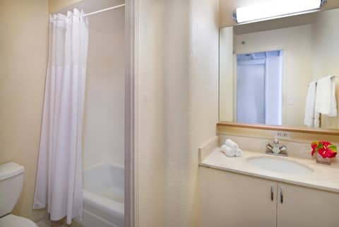 Ohia Waikiki Studio Suites — photo 6