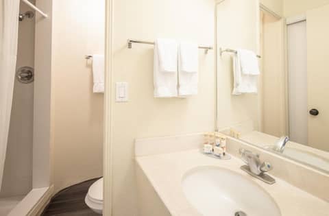 Ohia Waikiki Studio Suites — photo 9