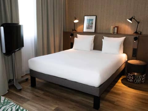 Novotel Suites Nice Airport — hotel room