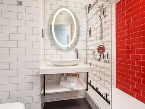 ibis Styles London Southwark - near Borough Market — bathroom