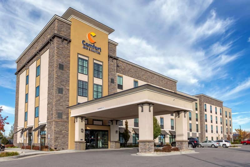 Comfort Inn & Suites Salt Lake City Airport — building