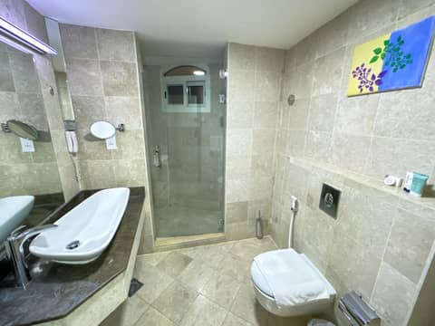 The Victory Hotel — bathroom