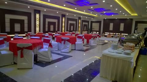 Hotel Seven Hills Tower — dining