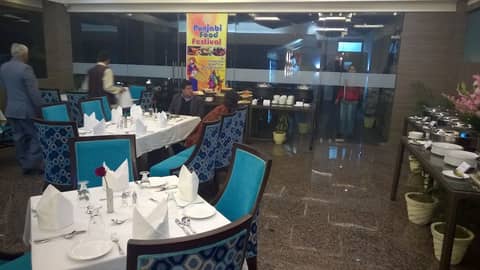 Hotel Seven Hills Tower — dining