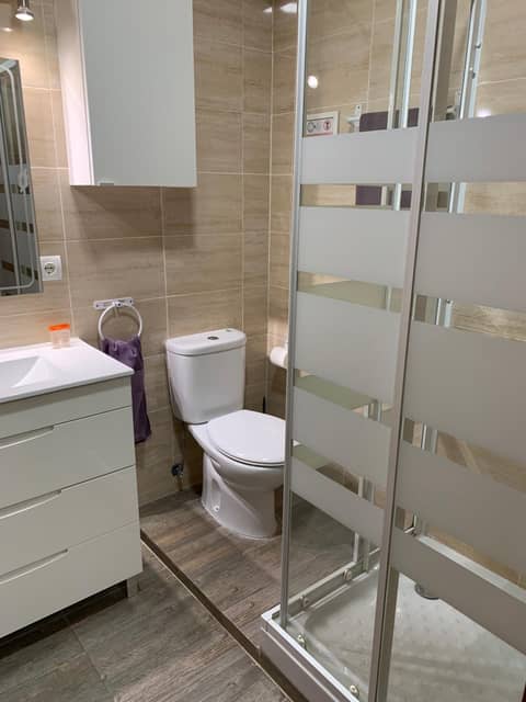 Estudios Bilbao Deusto — bathroom