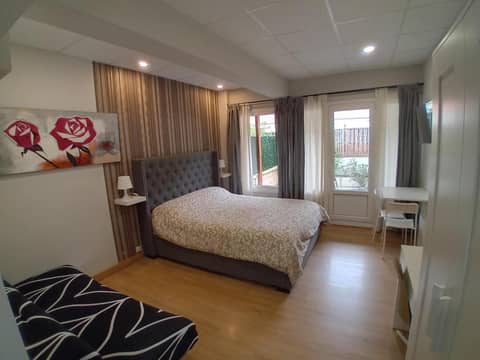Estudios Bilbao Deusto — hotel room
