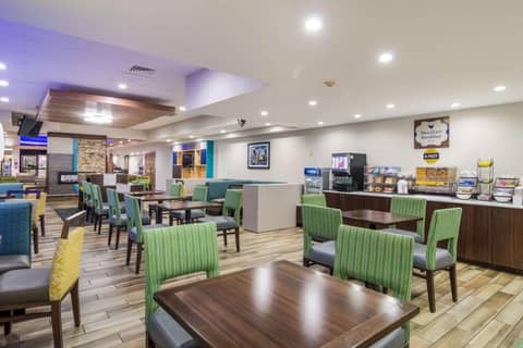Comfort Inn & Suites Pittsburgh Fox Chapel — photo 9