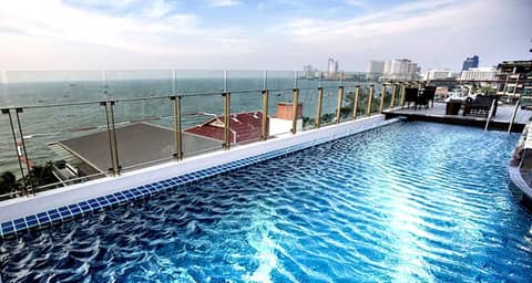 Serenotel Pattaya Beach Front — recepcion & lobby