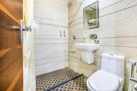 FabHotel Prime Sapphire Inn — bathroom