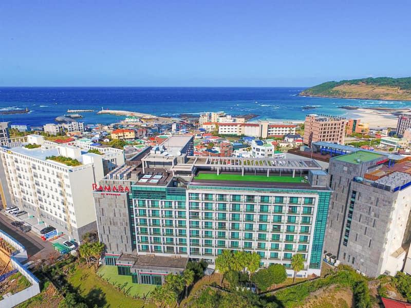 Ramada by Wyndham Jeju Hamdeok — building