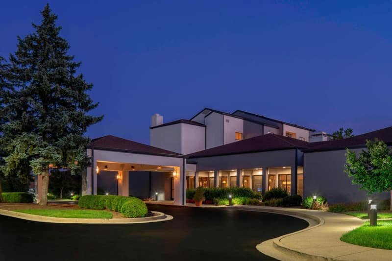 Courtyard by Marriott Louisville East — building