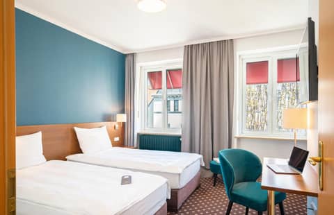 Hotel Stachus — hotel room