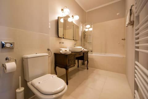 Hotel Jägerhorn — bathroom