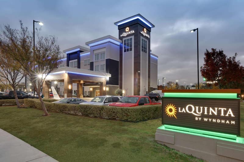 La Quinta by Wyndham Dallas Love Field — building