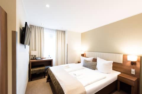 Arena am Zoo by ANS — hotel room