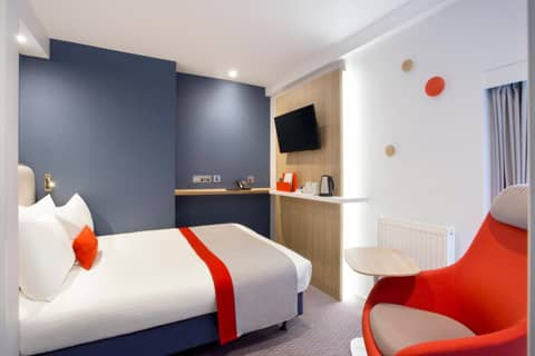 Holiday Inn Express Southwark by IHG — hotel room