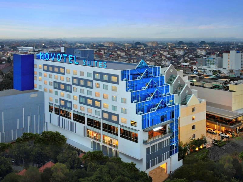 Novotel Suites Yogyakarta Malioboro — building
