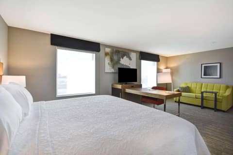 Hampton Inn & Suites Detroit/Warren — photo 2