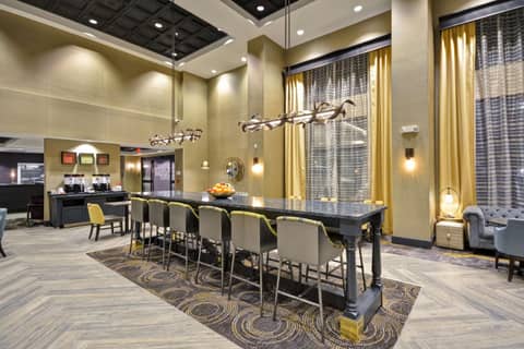 Hampton Inn & Suites Detroit/Warren — photo 4