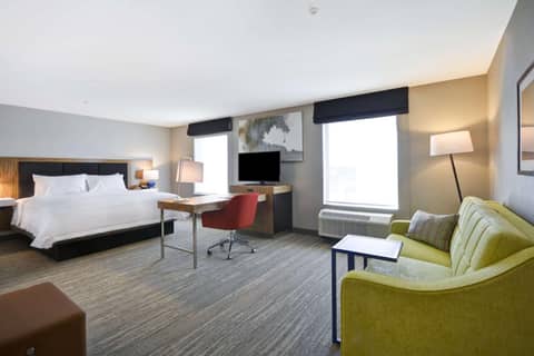 Hampton Inn & Suites Detroit/Warren — photo 9