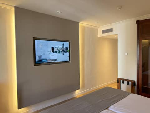 Hotel Reveron Plaza — hotel room