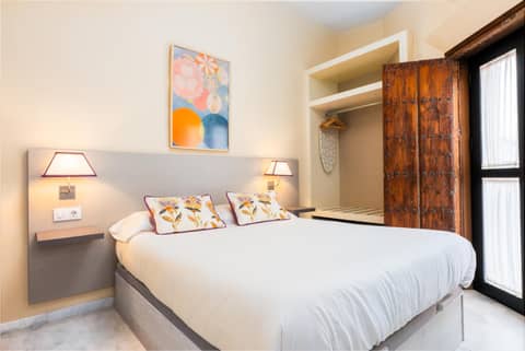 Smartr Sevilla Las Dueñas — hotel room