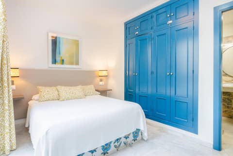 Smartr Sevilla Las Dueñas — hotel room