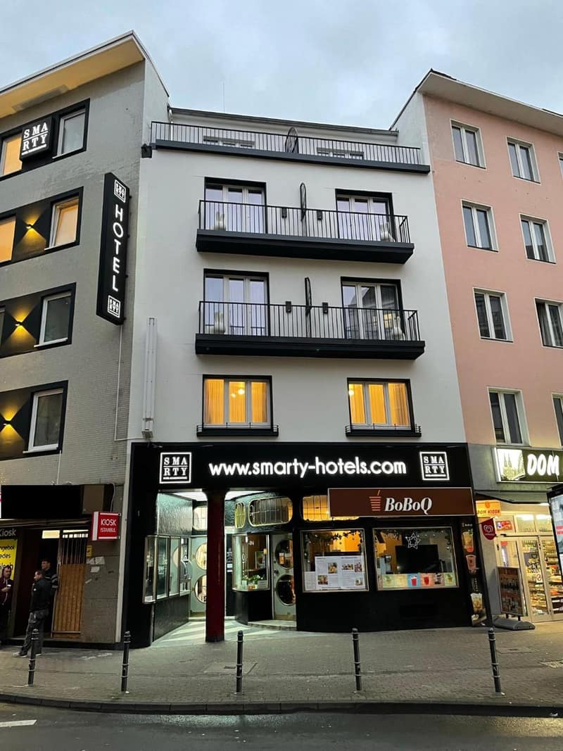 SMARTY Cologne Dom Hotel - Boardinghouse - KONTAKTLOSER SELF CHECK-IN — building