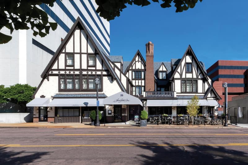 Seven Gables Inn, St Louis West, a Tribute Portfolio Hotel — building