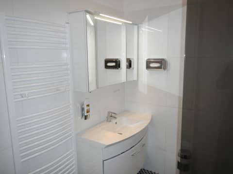 Pension Pharmador — bathroom