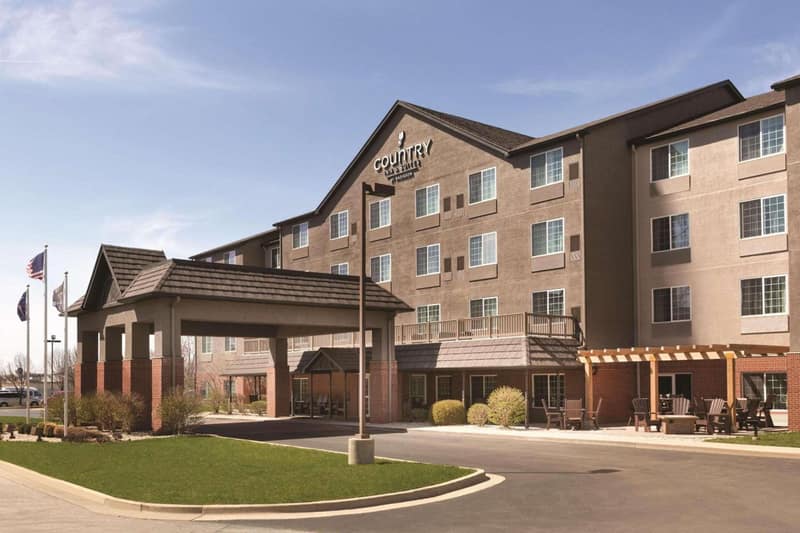 Country Inn & Suites by Radisson, Indianapolis Airport South, IN — building