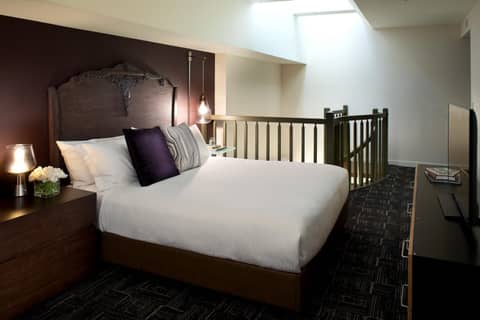 Kimpton Hotel Vintage Portland by IHG — hotel room