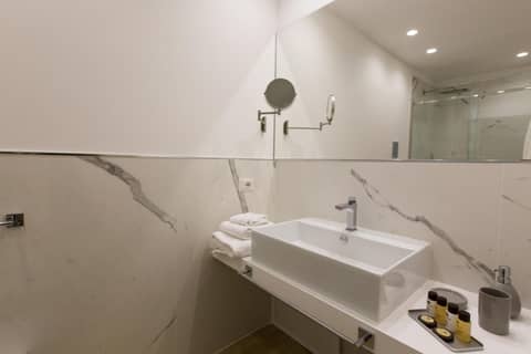 Palermo In Suite Aparthotel — bathroom