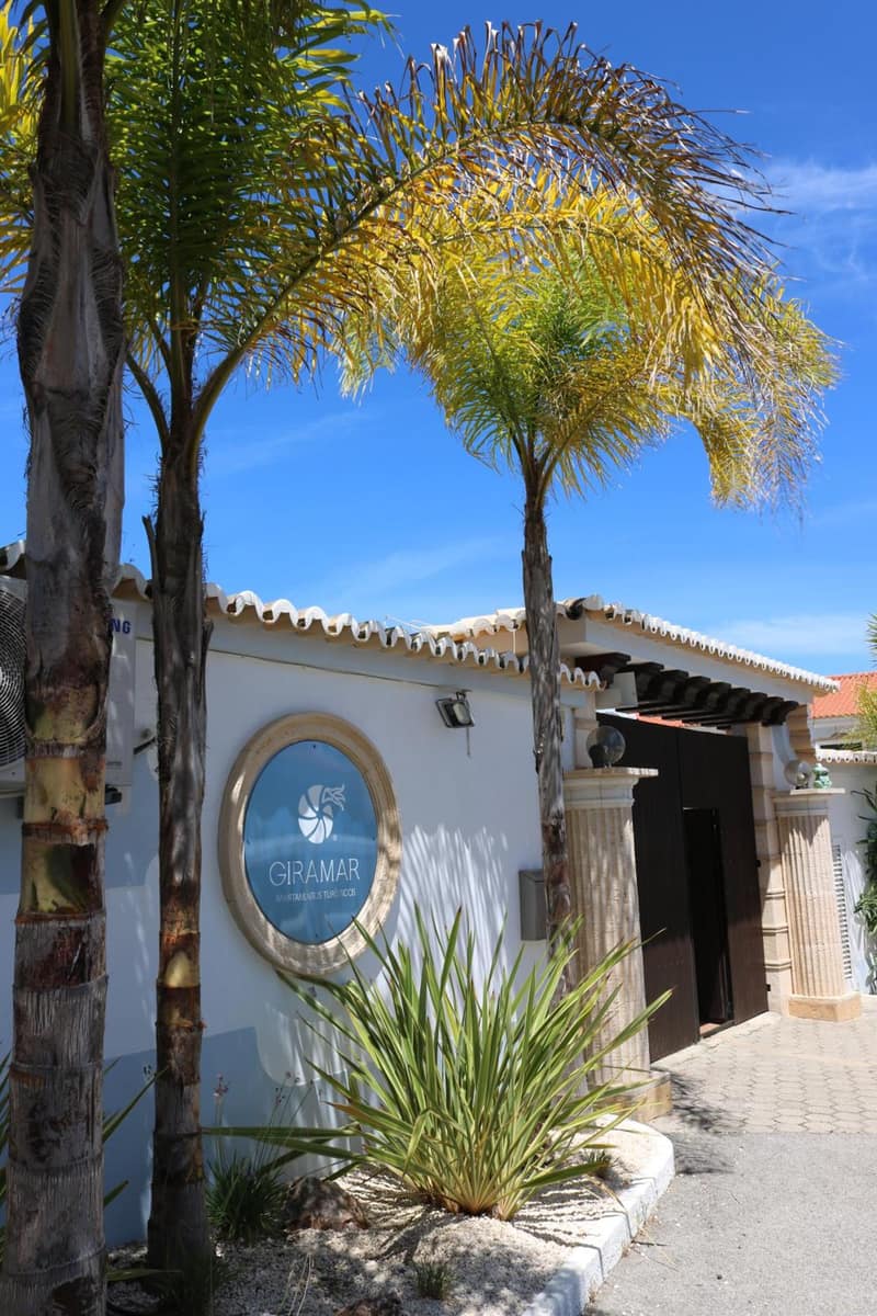 Giramar Apartamentos Turisticos — building