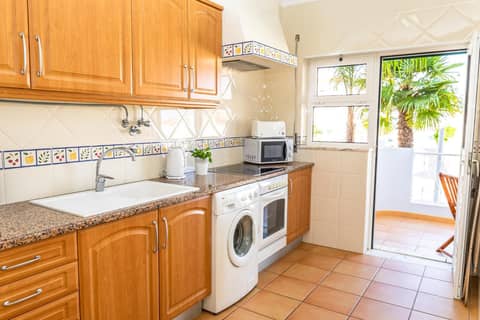 Giramar Apartamentos Turisticos — kitchen