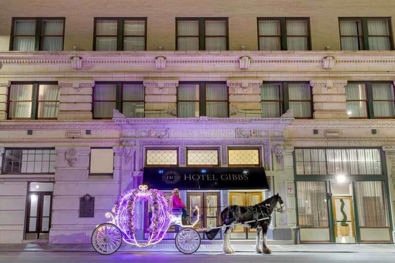 Hotel Gibbs Downtown Riverwalk — building