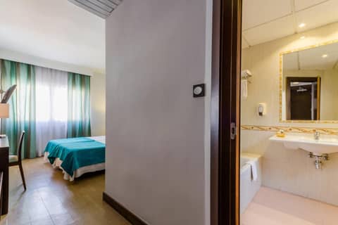 Don Juan — hotel room