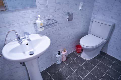 Seoul Station R Guesthouse — bathroom