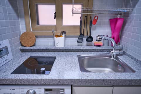 Seoul Station R Guesthouse — kitchen