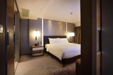 Royal Plaza Hotel — photo 7