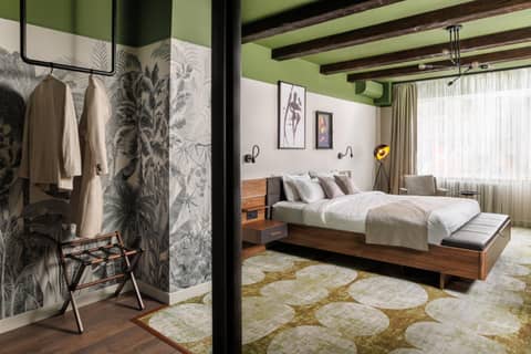 Bucharest Comfort Suites Hotel — hotel room