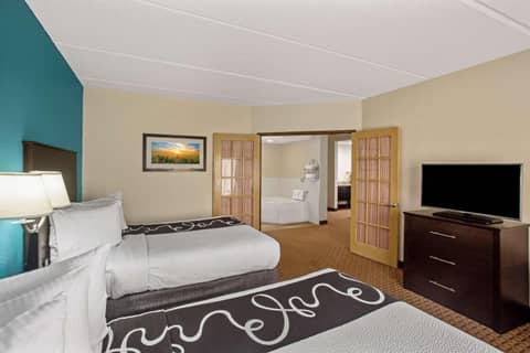 Comfort Inn & Suites Sarasota I75 — photo 3