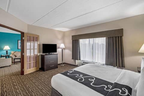 Comfort Inn & Suites Sarasota I75 — photo 8