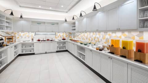 Hyatt Place Jacksonville St. Johns Town Center — kitchen