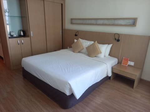 Starcity Bayfront Nha Trang Hotel — hotel room
